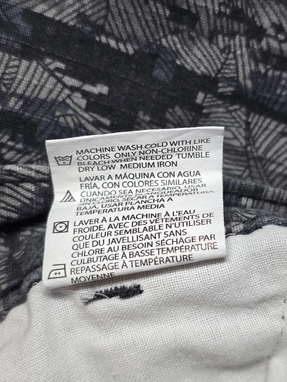Men's Patterned Flat-Front Cotton Shorts in Black and Gray